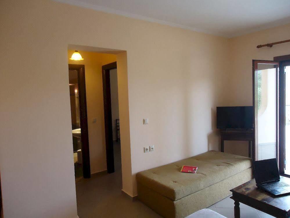 Almini Apartments ปลาตาเรีย ภายนอก รูปภาพ
